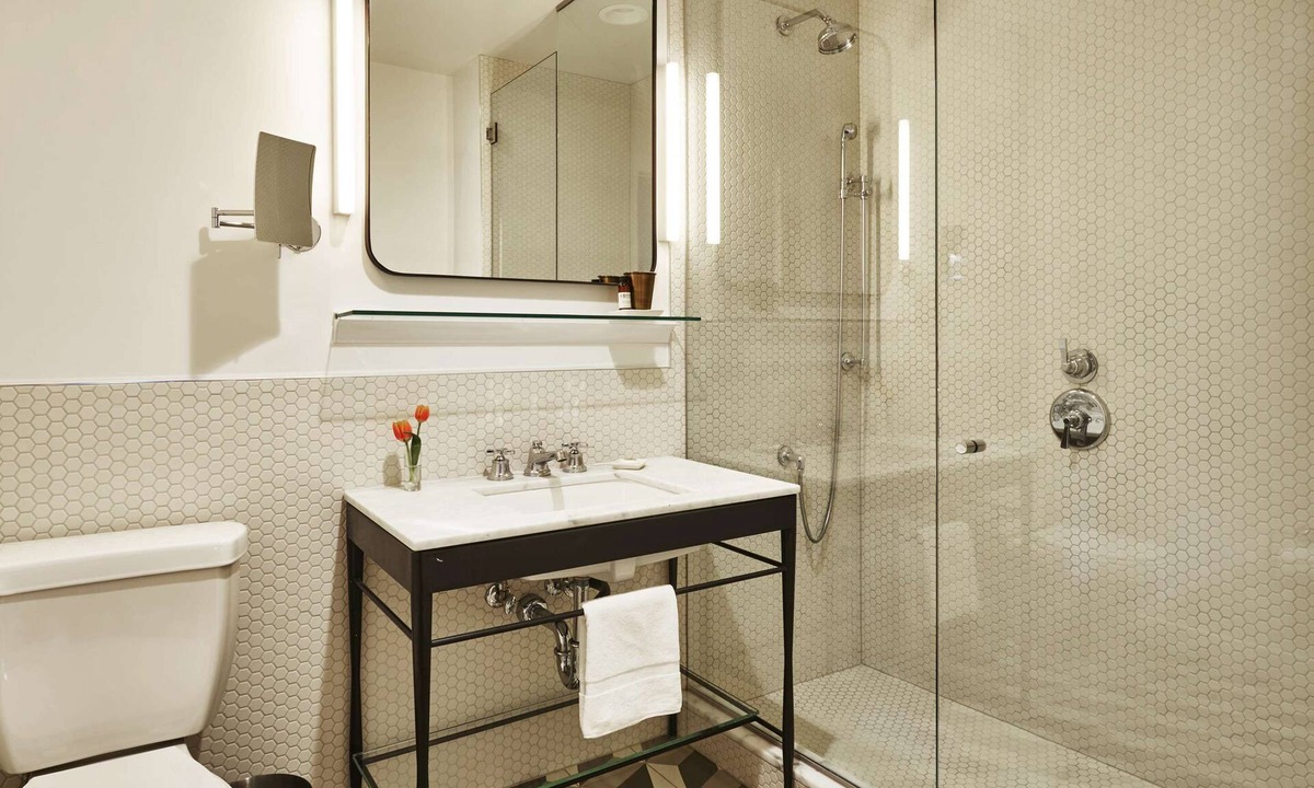 Hollywood Hotel | 1-Bedroom Suite at a 4⭐️ Hotel