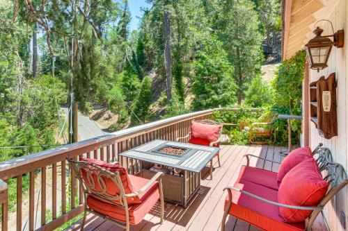 Crestline House | 1 Mi to Lake Gregory! Forest-View Crestline Cabin
