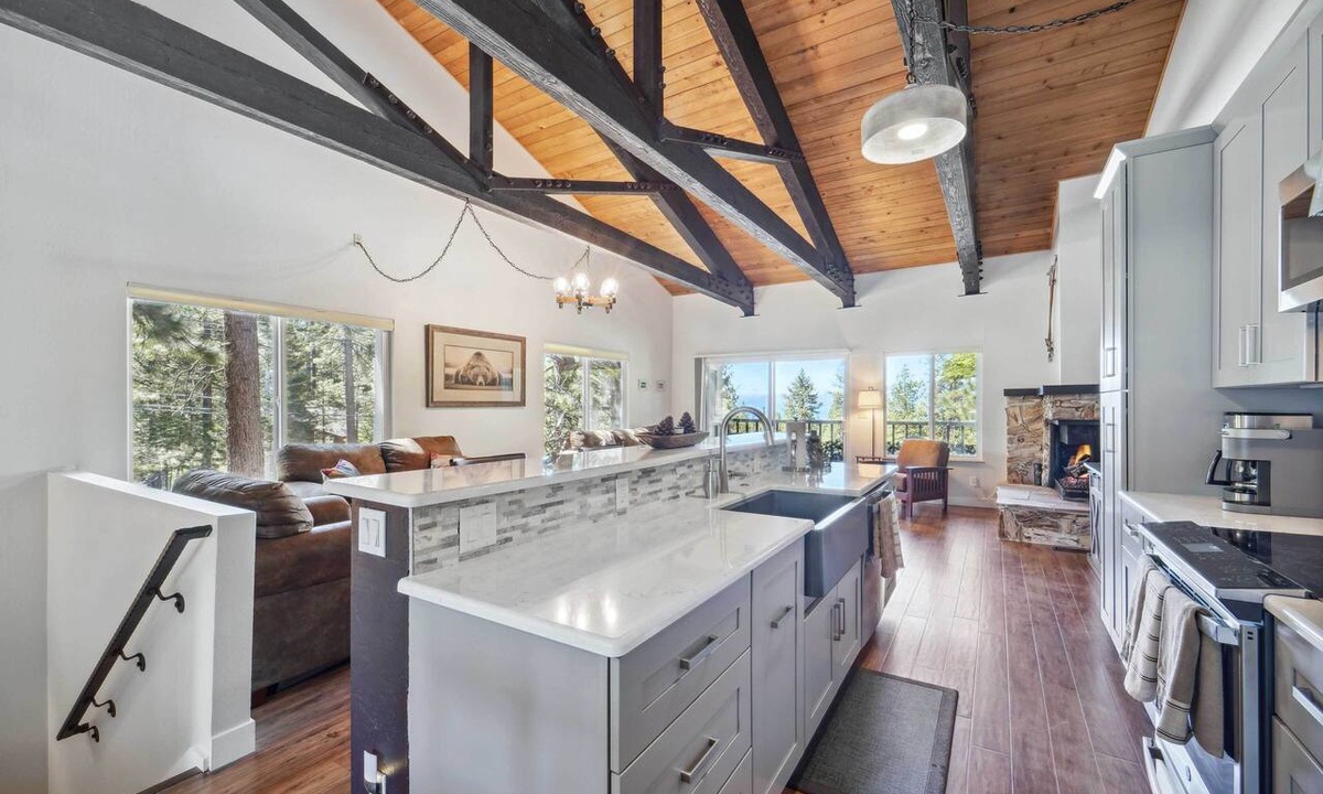 Lake Forest Apartment | 10 Mi to Palisades Tahoe! Condo w/Game Room