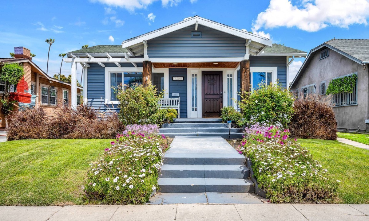 Los Angeles House | 10 min to SoFi. Private Parking Dog Ok. Gated Backyard