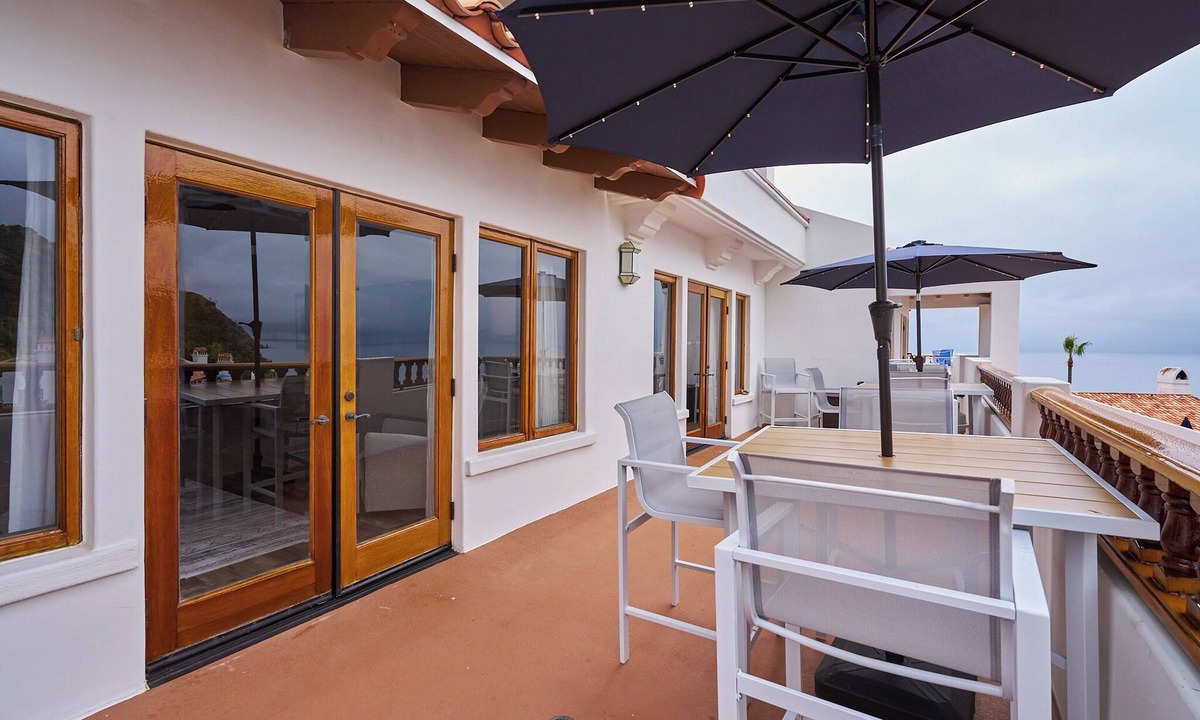 Avalon Condo | 13/46 Fully Remodeled - Street level -2bd/2bath with 6 passenger Golf Cart