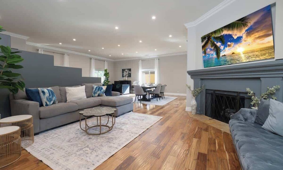 Encino House | 160 - Prestigious Encino Home | Gated & Lush