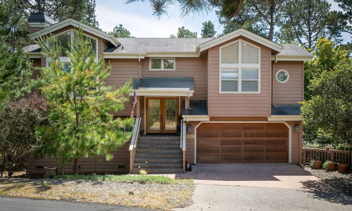 Marine Terrace House | 1965 Benson Avenue Lodge Hill