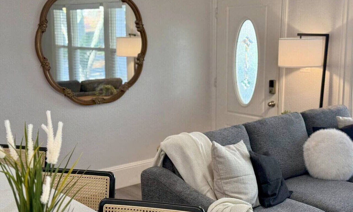 Downtown Sacramento Apartment | 2 BD/2 BA in Historic Downtown Sacramento -Beautiful Backyard, Centrally Located