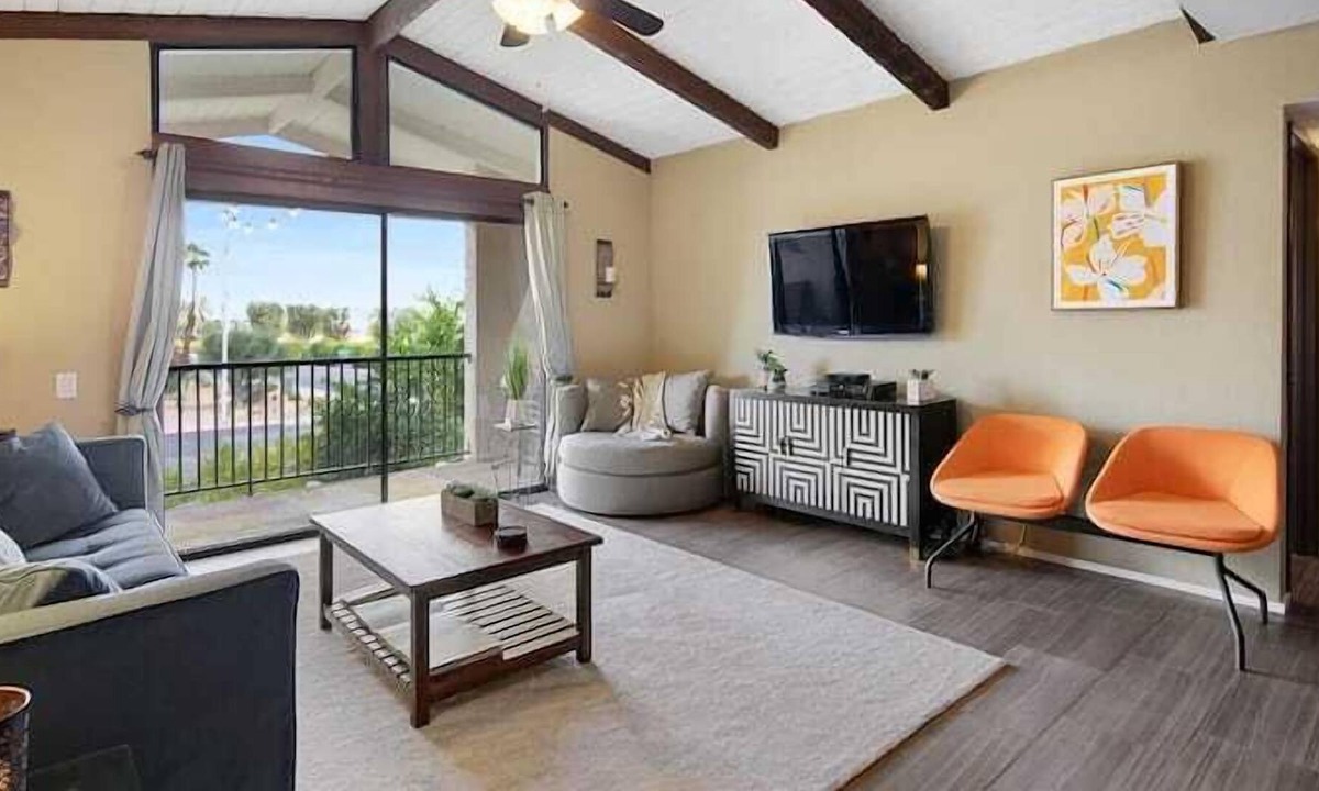 El Mirador Apartment | 2 Bedroom 651221 by Houzlet