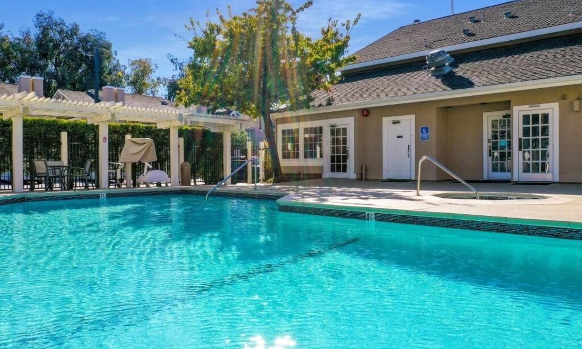 Newark Hotel | 2 Comfortable Suites w/Sitting Area & Outdoor Pool Access | Free Breakfast