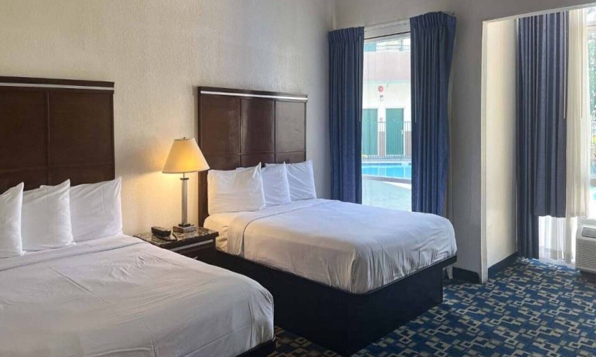 Townsite Apartment | 2 Queen Beds|Nsmk,Mini Fridge