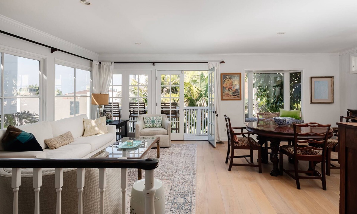 Gas Lamp Section House | 200 Yards to the Beach! Charming/Coastal Furnished Family Stay on Walk-Street!