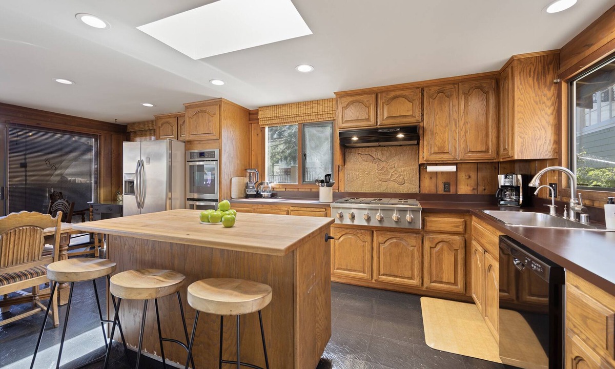 Avalon House | 221W: Family Friendly Avalon Home, Golf Cart, Large Deck + Outdoor Dining