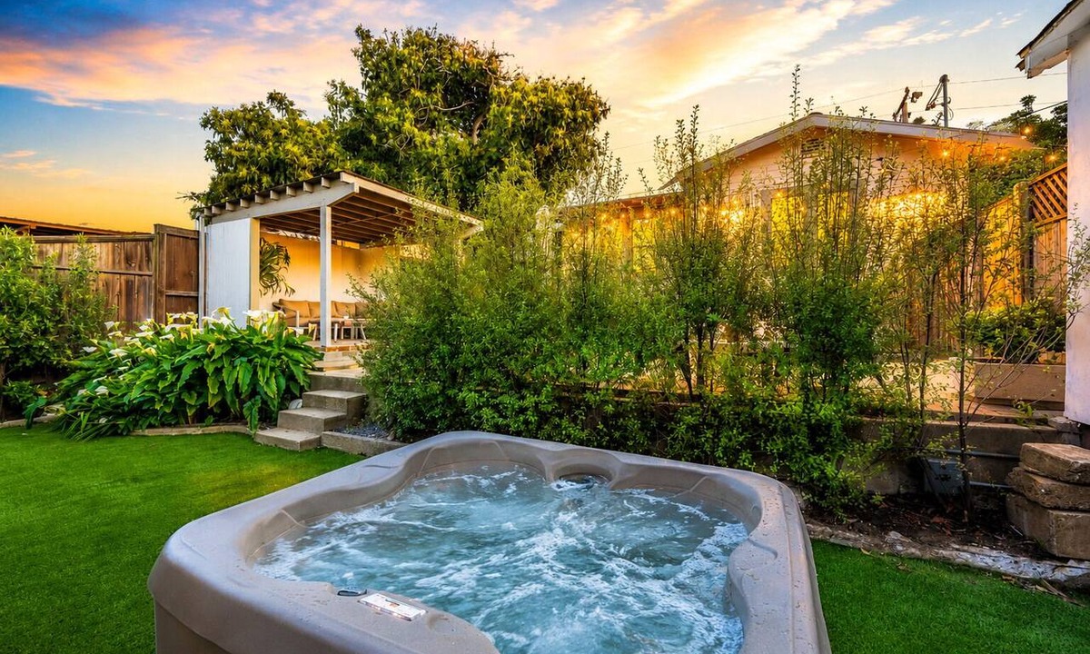 Ventura House | 25% Off July 19-22! Mins 2 Beach, Great 4 Families