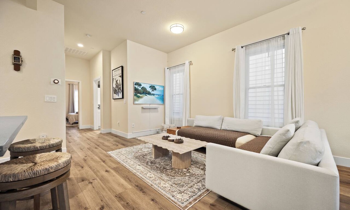 Poverty Ridge Apartment | 2BR Midtown Victorian Near Dining, Shops & Transit