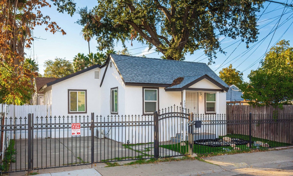 Southeastern Sacramento House | 2BR Single-Family Near Downtown—Pet-Friendly, Fenced, Zoo & Golf Nearby