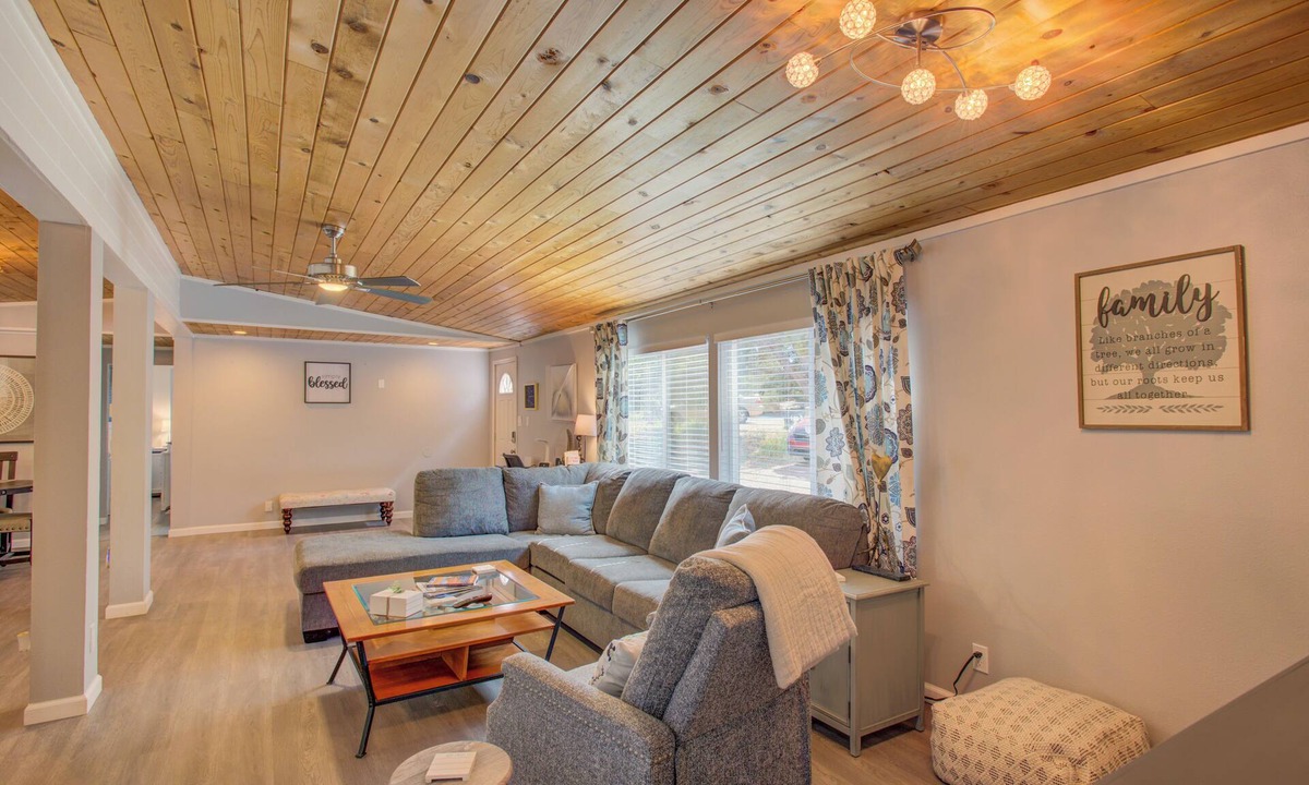West Sedona House | 3-bedroom house in Sedona, Red Rock views, AC, Firepit, Deck, Close to Trails