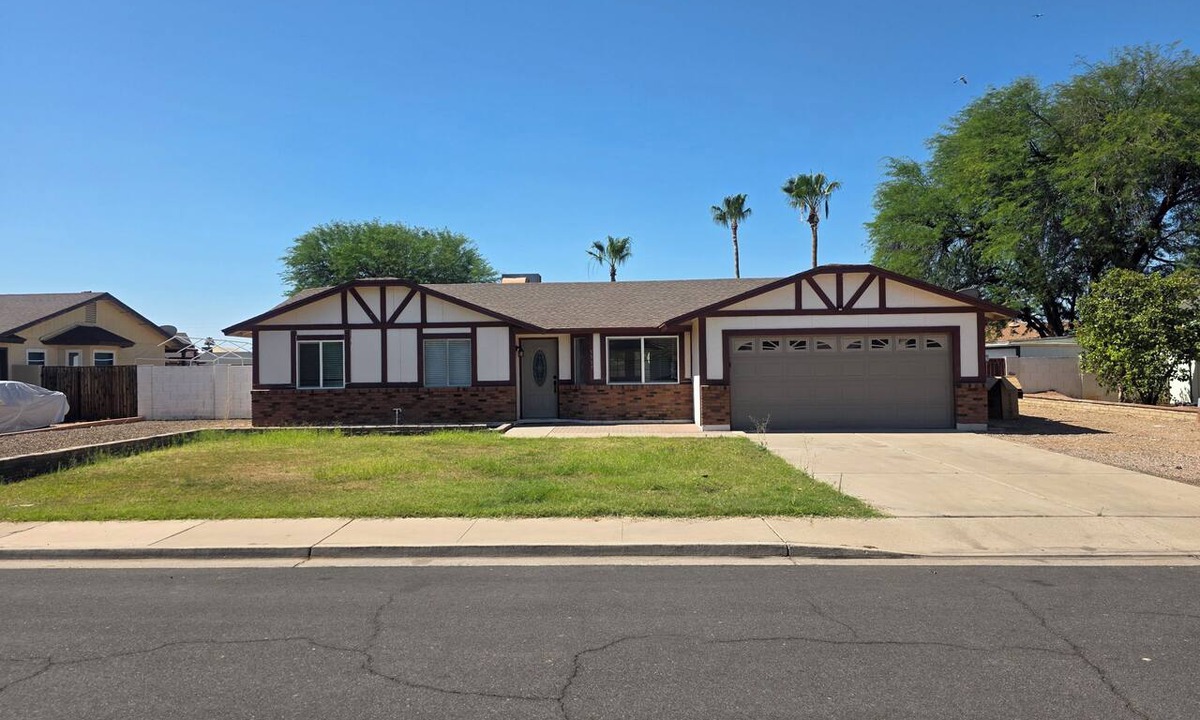 East Mesa House | 3-bedroom house in welcoming Mesa with cool AC and comfort