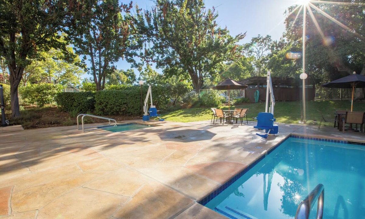 Napa Hotel | 3 Chic Studios| Kitchen | Pool | Free Parking | Napa Opera House – 1.2 miles