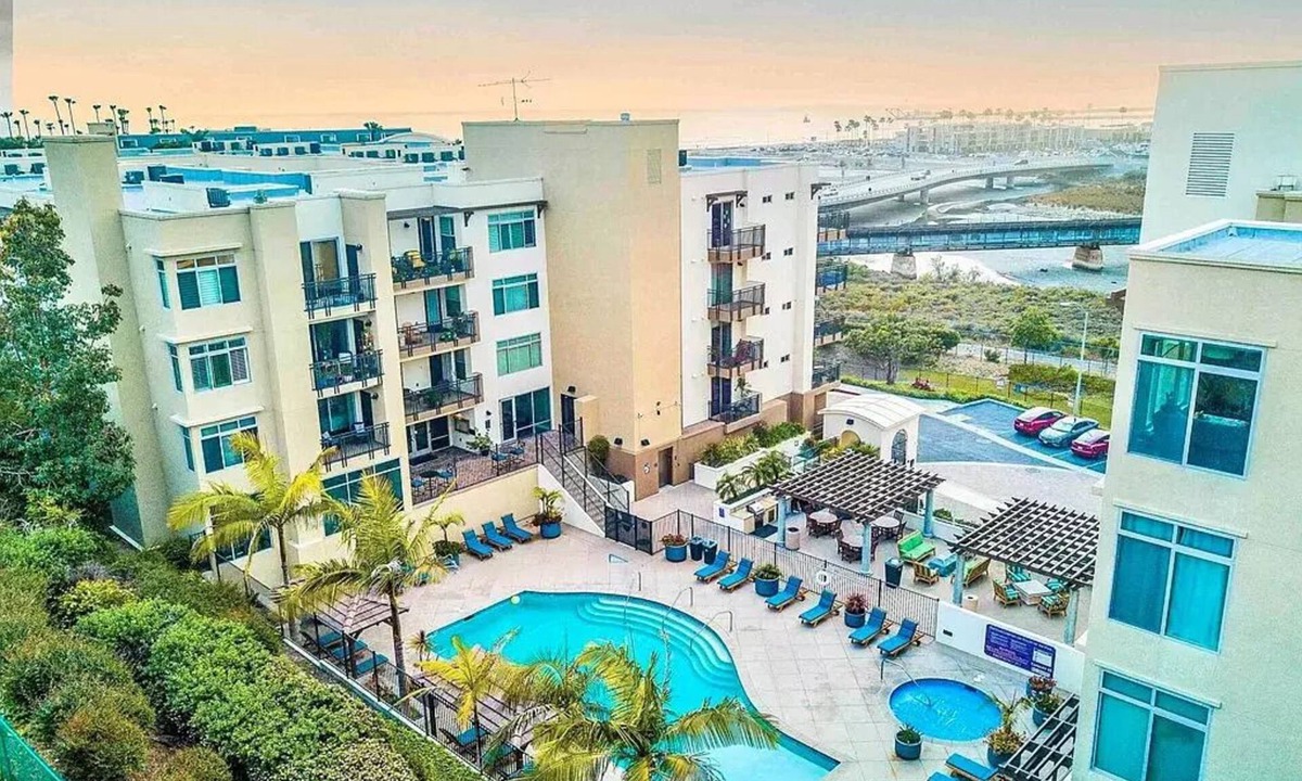 Renaissance Ter Condo | 3 Min Walk to Beach - Poolside - Gym - Gated Resort-Style Condo at Oceanside