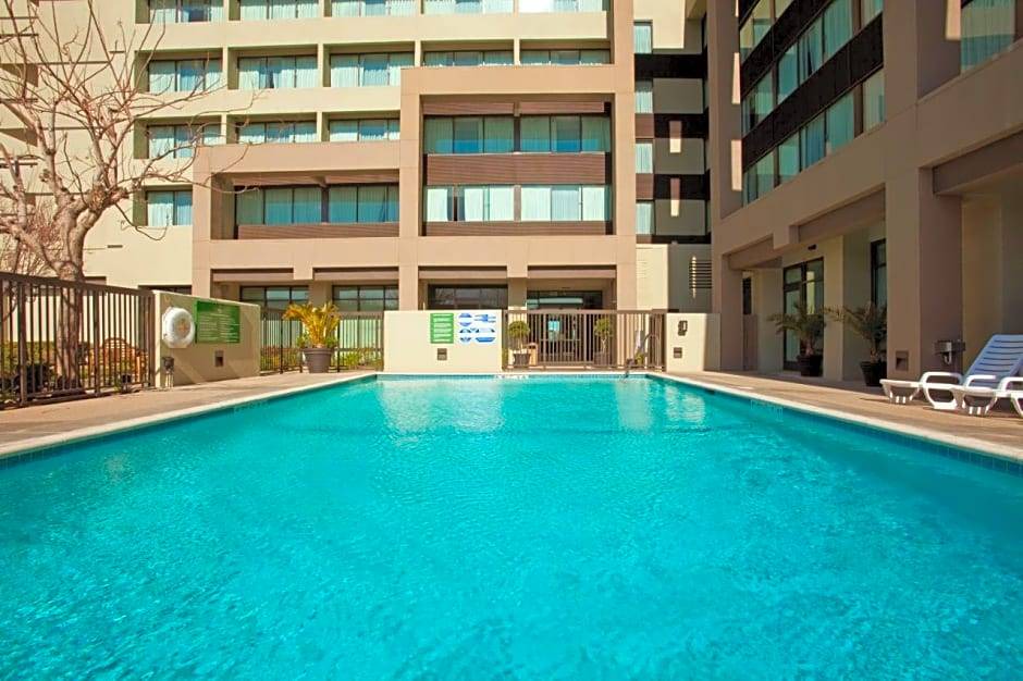 Palmdale Hotel | 3-Star Hotel ∙ Holiday Inn Palmdale-Lancaster, an IHG Hotel