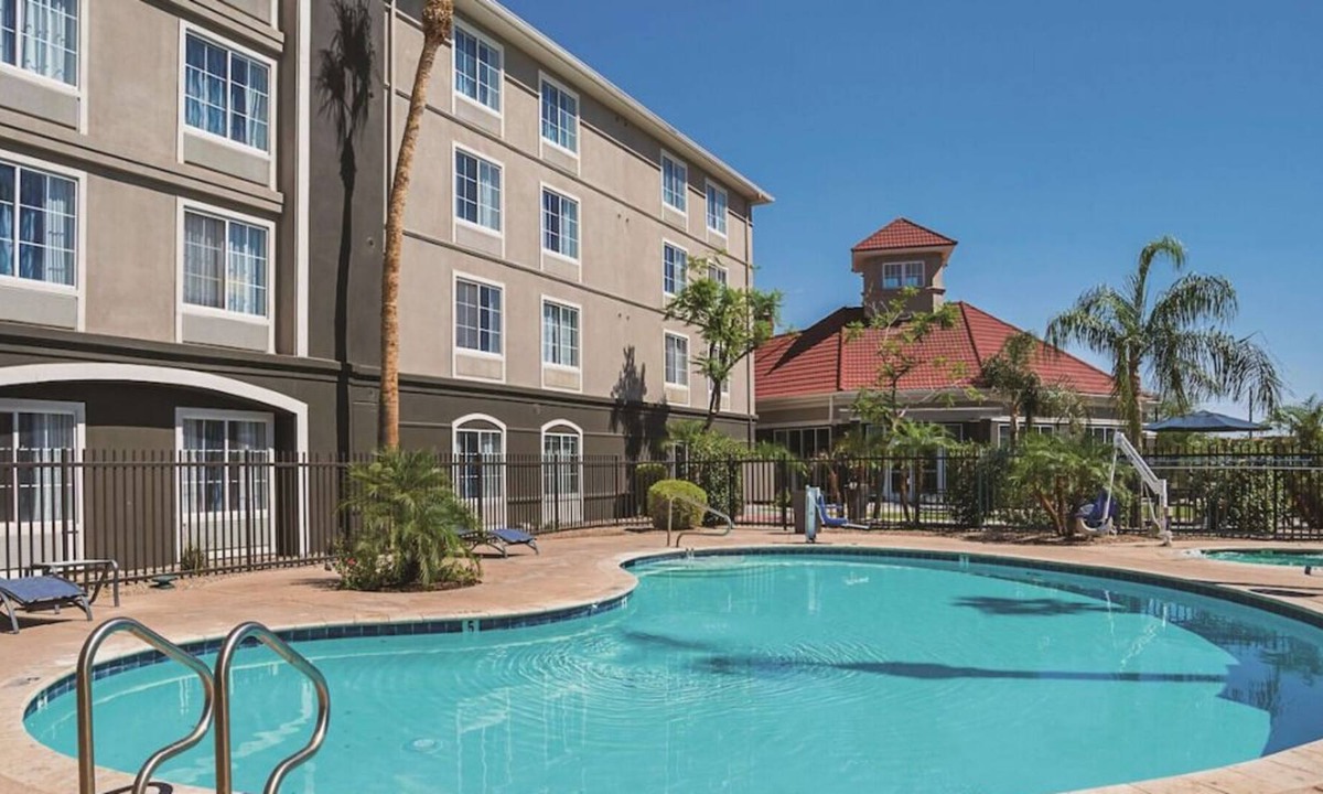 Ahwatukee Foothills House | 3 x King Bed Deluxe Suite at La Quinta Inn & Suites by Wyndham Phoenix Chandler