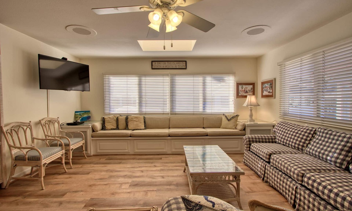 Avalon House | 316CL - Spacious 4 bdr Avalon House , Quick walk to Beach, WIFI
