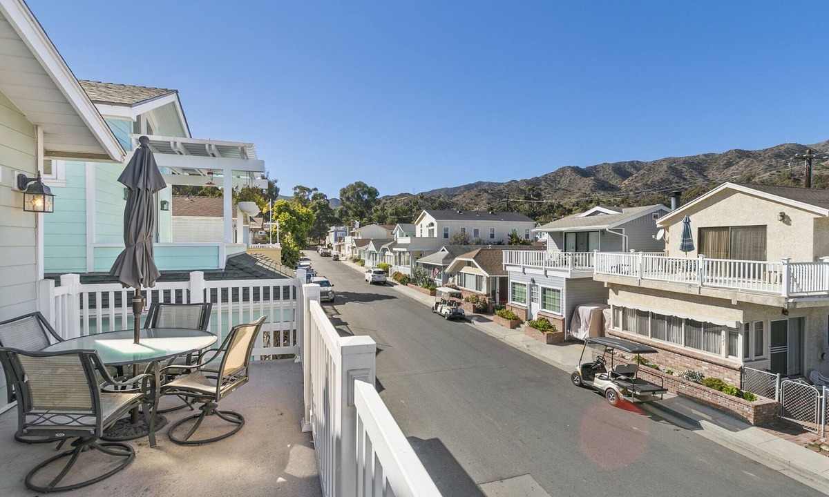 Avalon House | 318CL Upper: Spacious Avalon Home, Cathedral Ceilings, Ample Balcony, Mtn Views