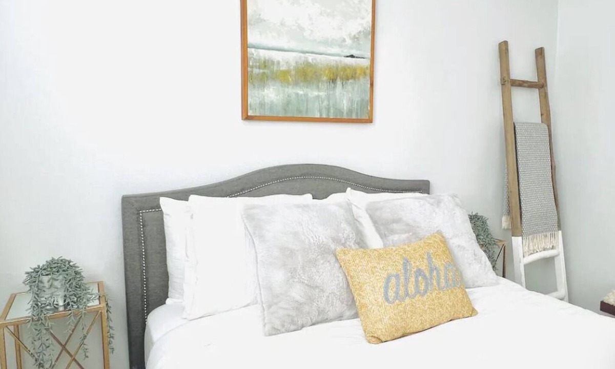 Central Mission Beach Cottage | 3628 Stylish and Cozy Mission Beach Cottage just steps away from the sand
