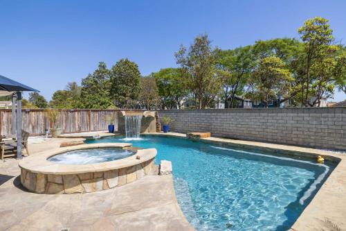 Oxnard House | 3BR Main House Poolside Dining Near Beaches