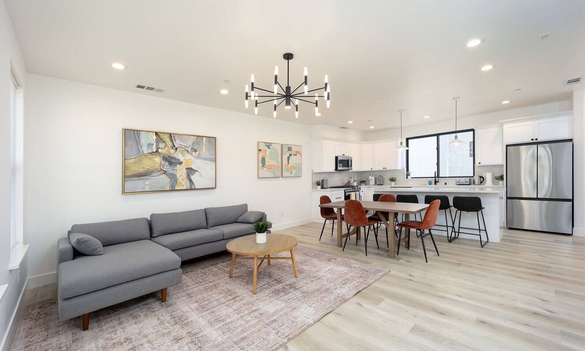 Downtown Sacramento House | 3BR Midtown townhome - Walk to Golden 1 & Capitol