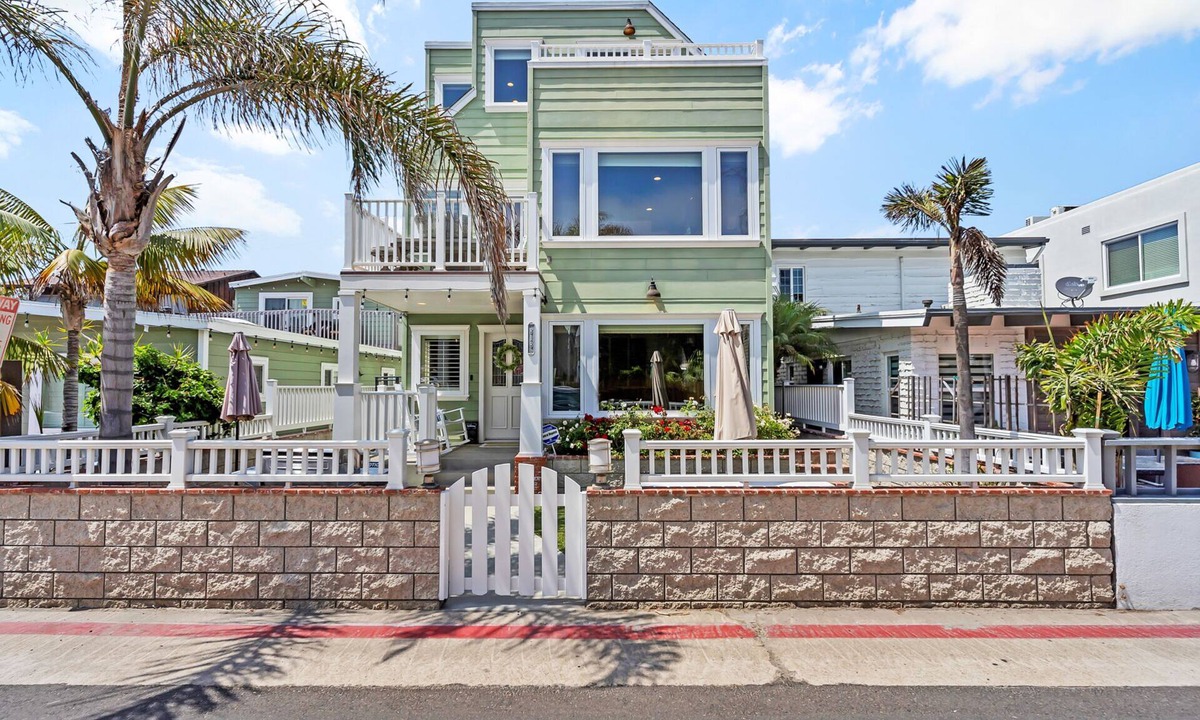 South Mission Beach House | 4 Bed 3.5Bath South Mission Beach Family Vacation Home, 818Capistrano