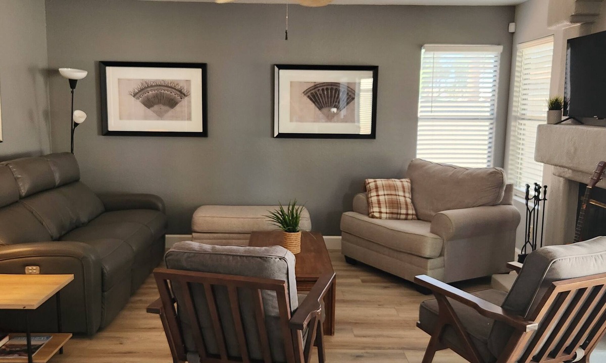 Paradise Valley Village House | 4-bedroom house with a heated pool and spa in northern Phoenix