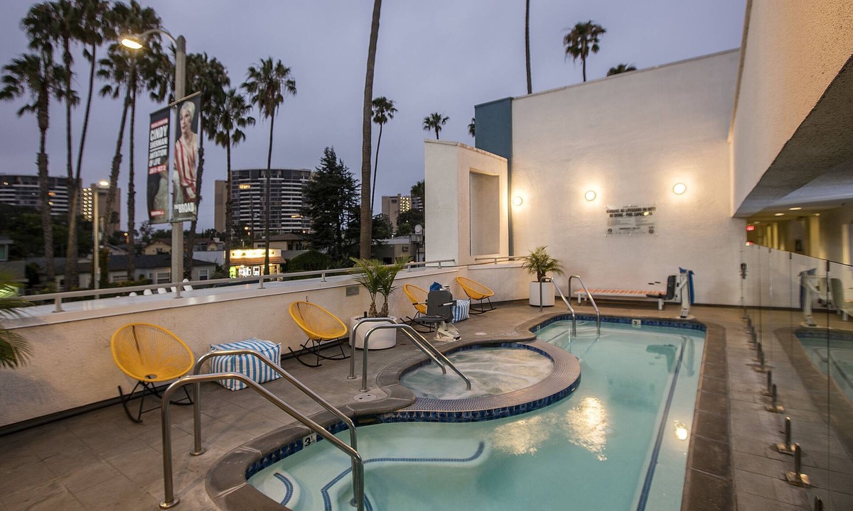 Venice Hotel | 4 Convenient Units, Outdoor Pool, Parking, Steps Away from Marina Del Rey Beach!