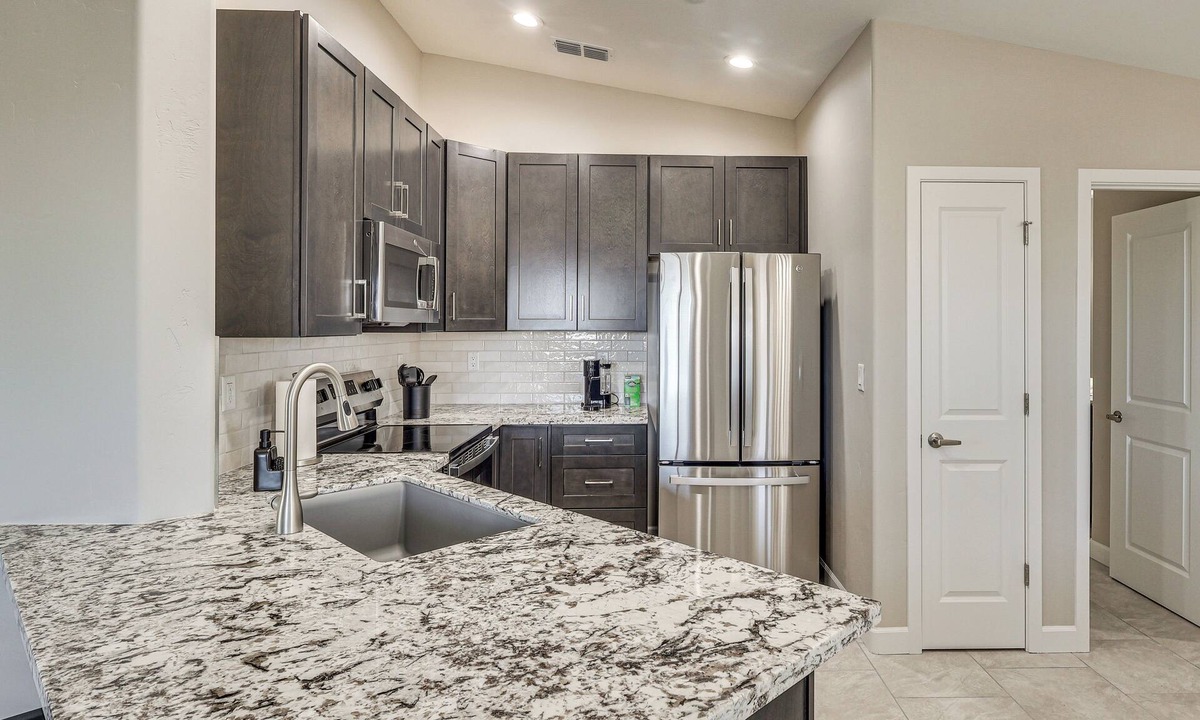 Lake Havasu City Cottage | 4 Mi to Lake Havasu State Park! Retreat w/Hot Tub