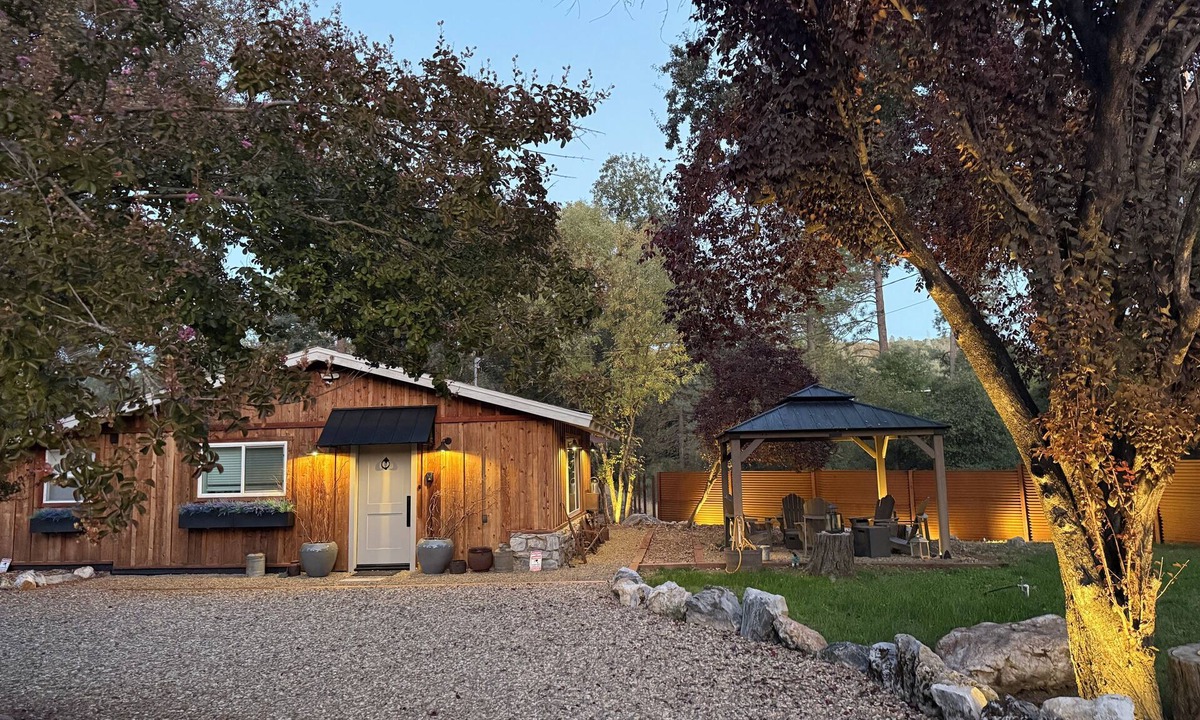 Douglas Flat Cottage | 4 Miles from Murphys Ideal Outdoor space with plenty of parking