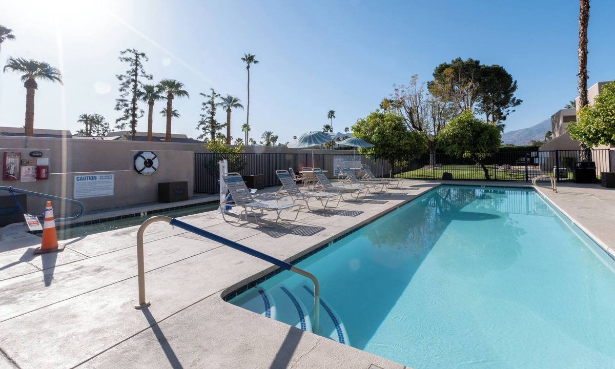 Baristo Hotel | 4 Unit Retreat! Fitness Center, BBQ, Garden, Near Convention Center!
