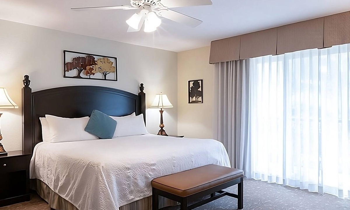 San Diego Country Estates Hotel | 4 Units | 2BR w/Full Kitchen | Balcony | Free Parking | Outdoor Pool