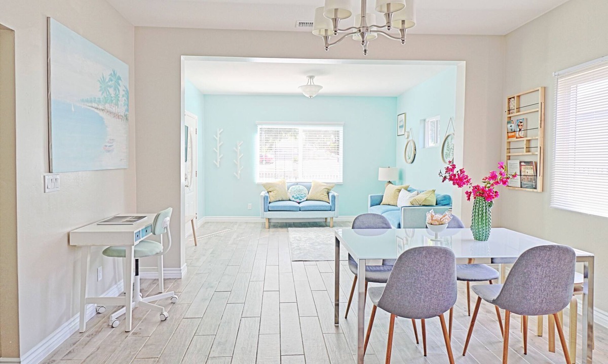 Logan Heights House | 4bd/2bth private parking, 8 min to Gaslamp, Zoo