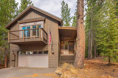 Truckee House | 4BR Home w/2 Decks, Near Lake & Ski Resorts