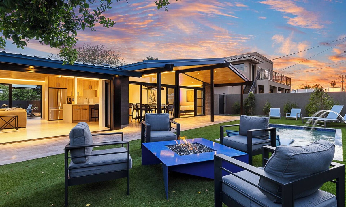 Western Villa House | 4BR Modern Smart Home - Walk to Old Town w/Heated Plunge Pool & Fire Features