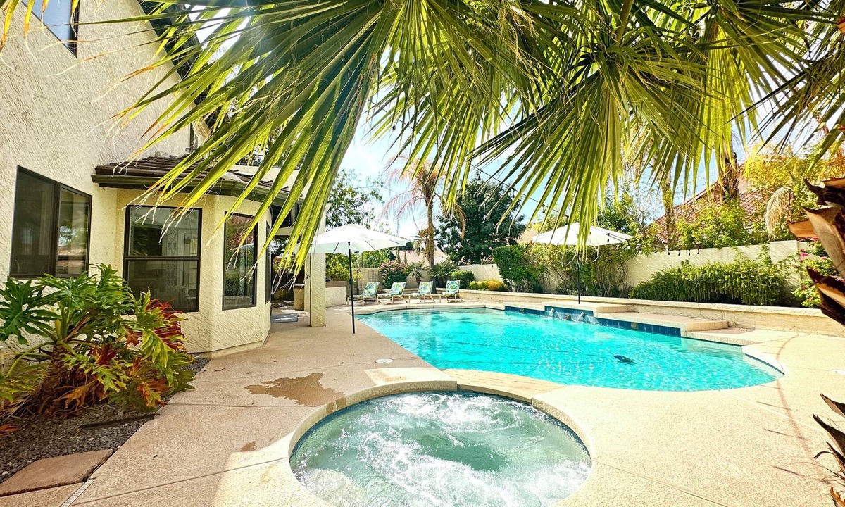 Val Vista Lakes House | 5 bedroom house in Val Vista Lakes with large yard