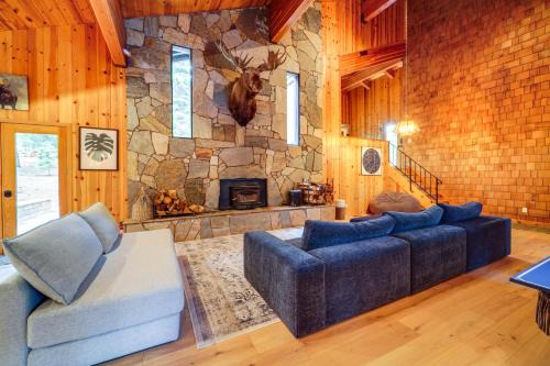 Truckee House | 5 Mi to Donner Lake: Cabin w/Deck + Pool Access!