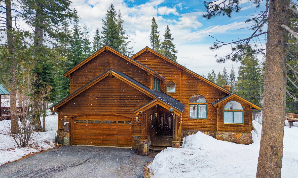 Truckee Cabin | 5 Mins to Ski Resort w/Ping Pong, Pool Table & Deck | Donner Ridge by AvantStay