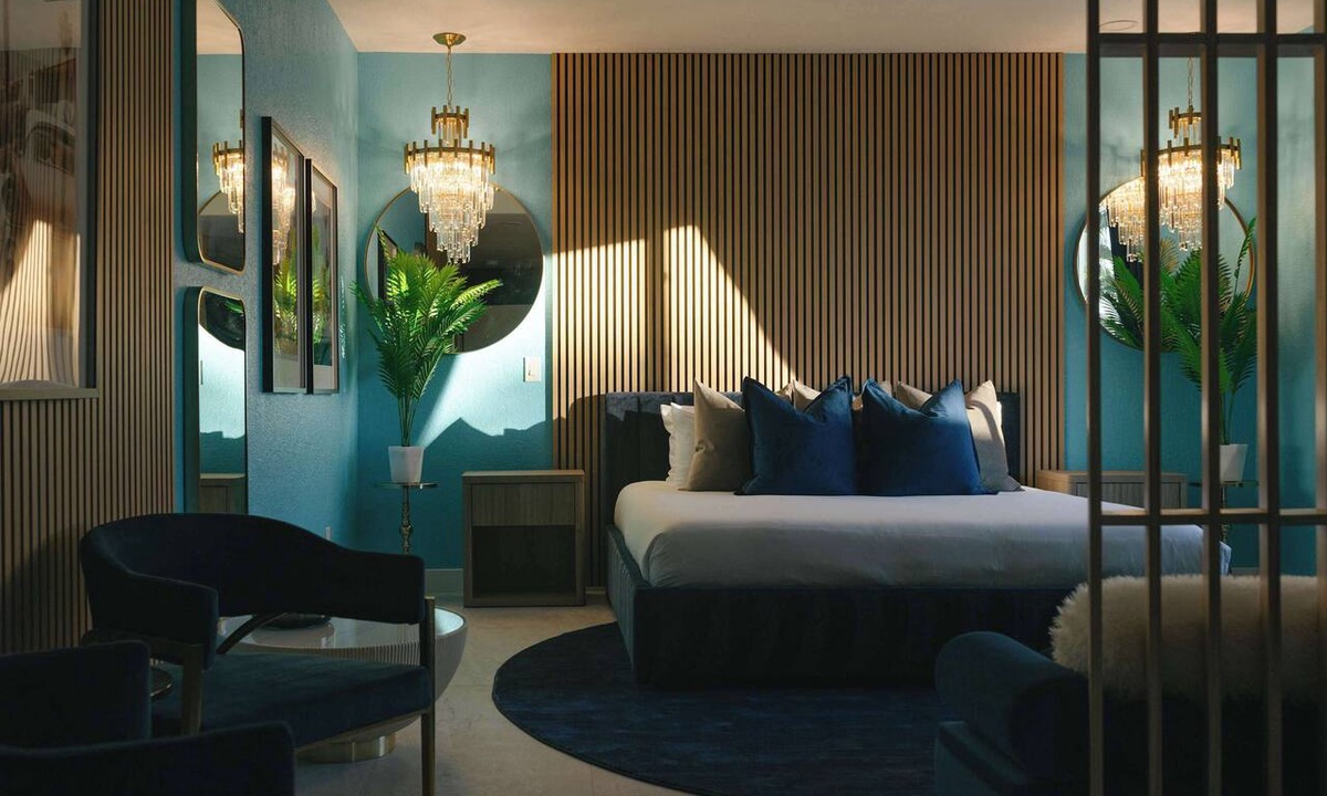 Racquet Club West House | 7 King Bed | Pool | Gym Accs | Old Hollywood Oasis