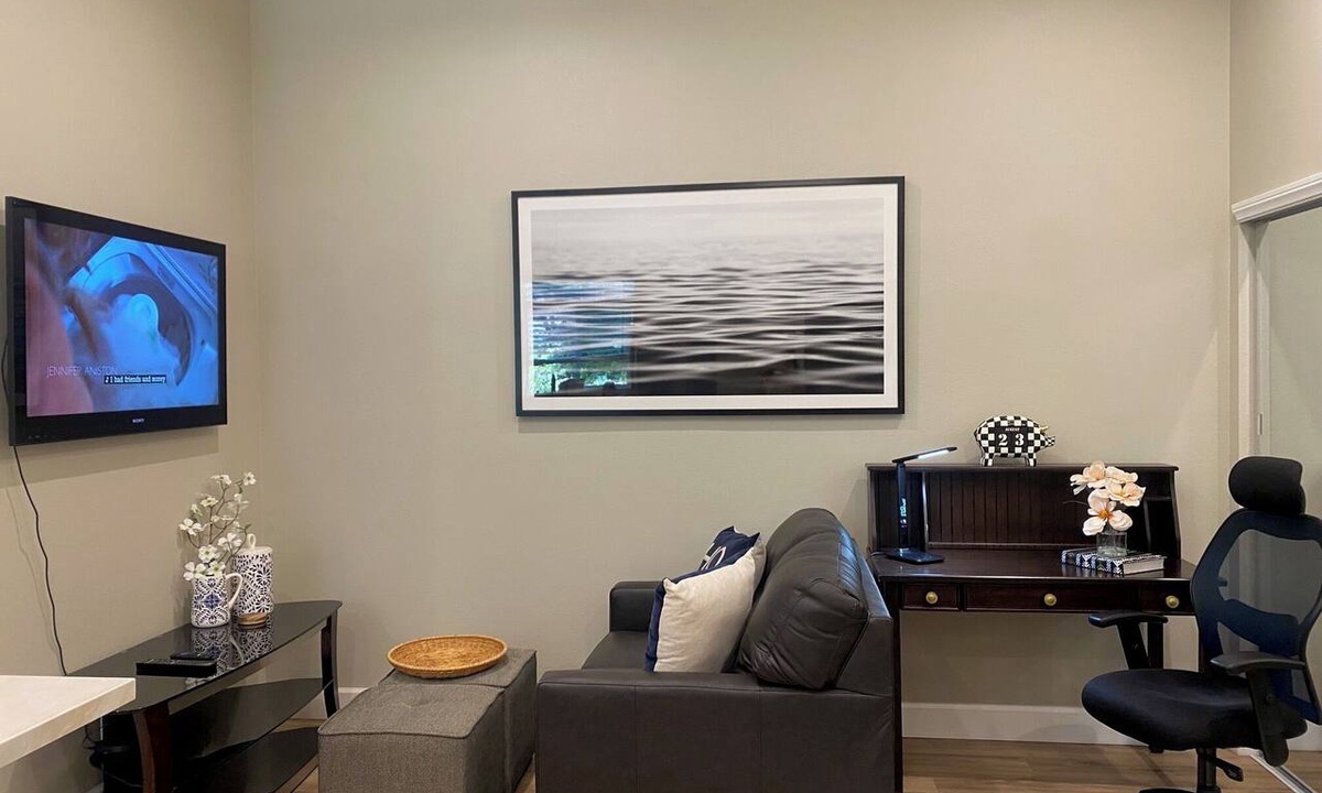 Torrey Highlands Apartment | 7-Mile to Del Mar Beach, Private Studio, AC, Full Kitchen, In-Unit Washer/Dryer