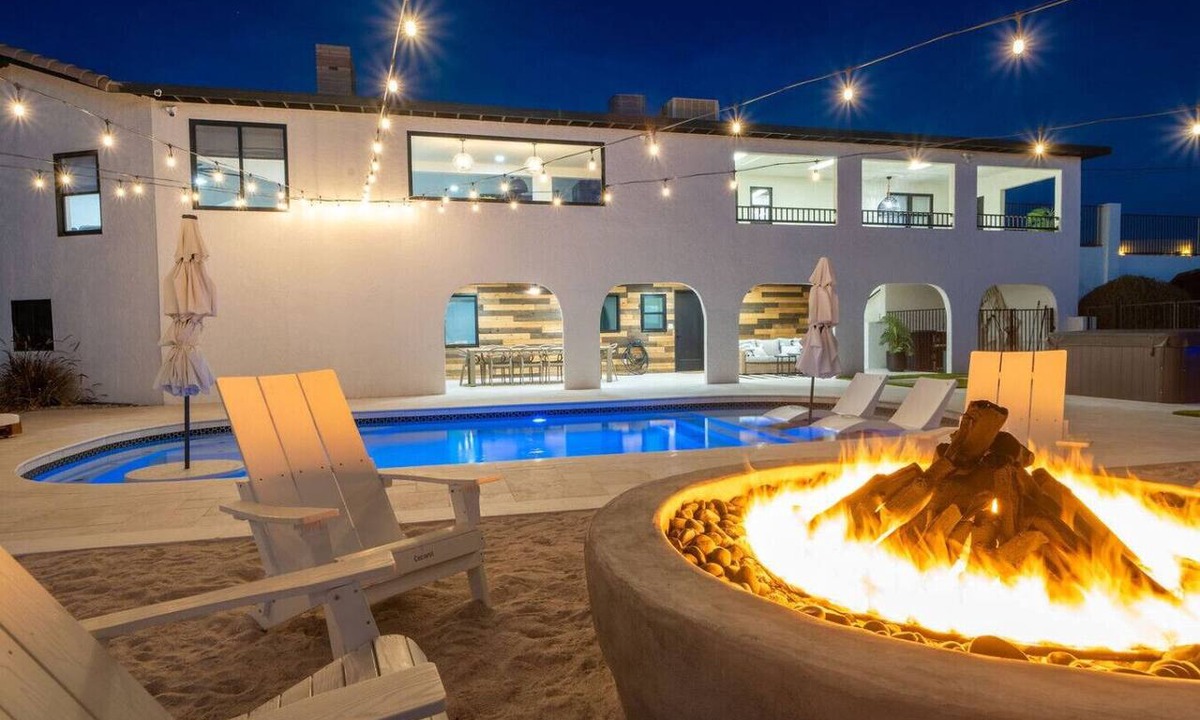 Lake Havasu City House | 8BR/9BA Desert Oasis: Pool, Sand Beach & Game Barn