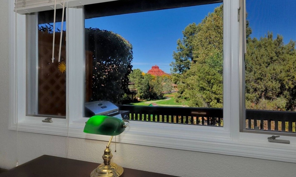 Oak Creek House | 999.00 Week 7-night only-June-July-August. 2BR 2BA King beds Queen Sleeper Sofa