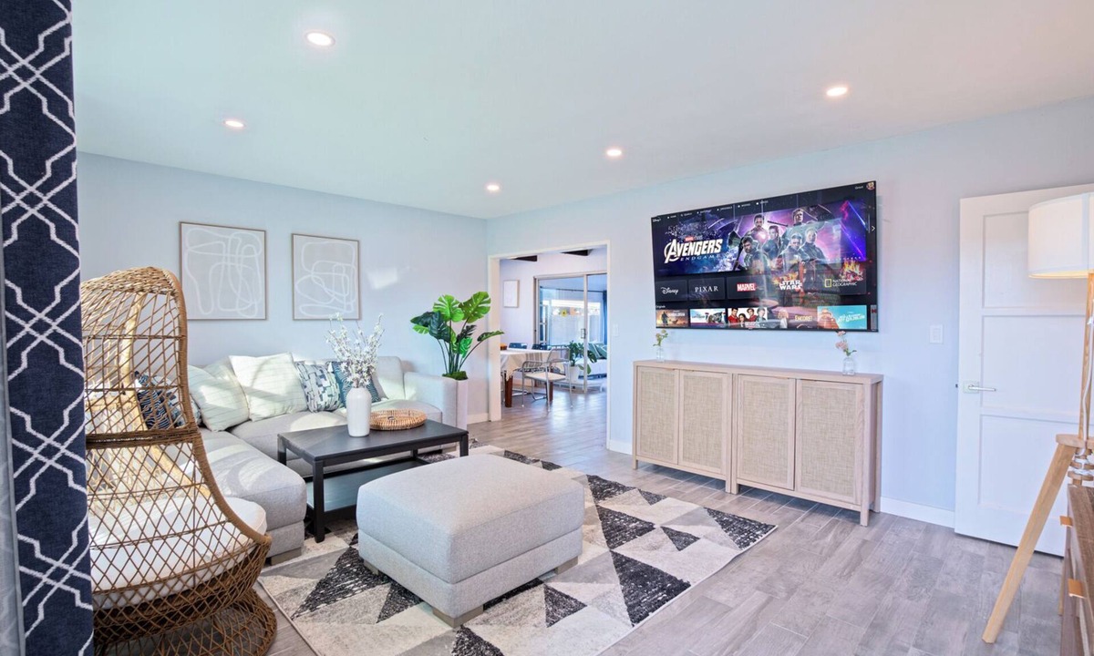 Midway City Villa | A Tranquit Retreat Near Disneyland and OC Gems