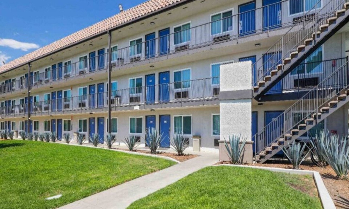 Central Escondido Apartment | ADA|2 Beds|RI Shower|Micfridge