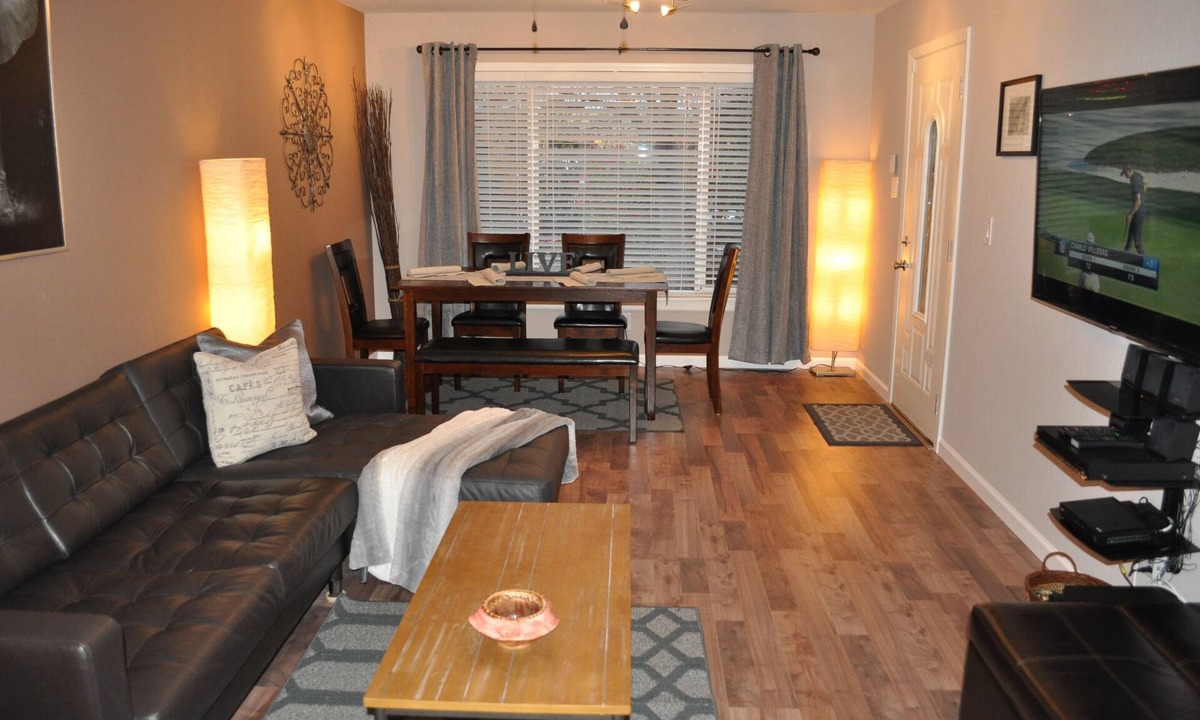 Carmichael House | Adison GOLD - Organic Garden & Barbecue, Pet friendly, Downtown & Airport