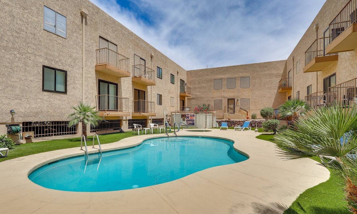 Lake Havasu City Condo | Adorable Condo Lake Havasu City Heated Pool Hot Tub 1 Mile To London Bridge