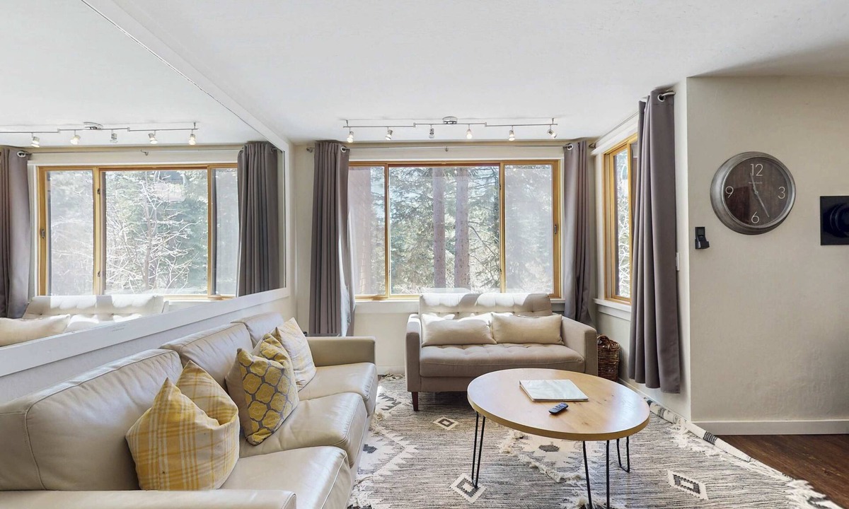 Truckee Condo | Adorable & stylish ski-in-ski-out condo with fireplace