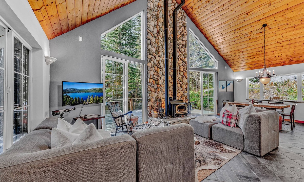Serene Lakes House | Alpine Bear Cabin in Serene Lakes